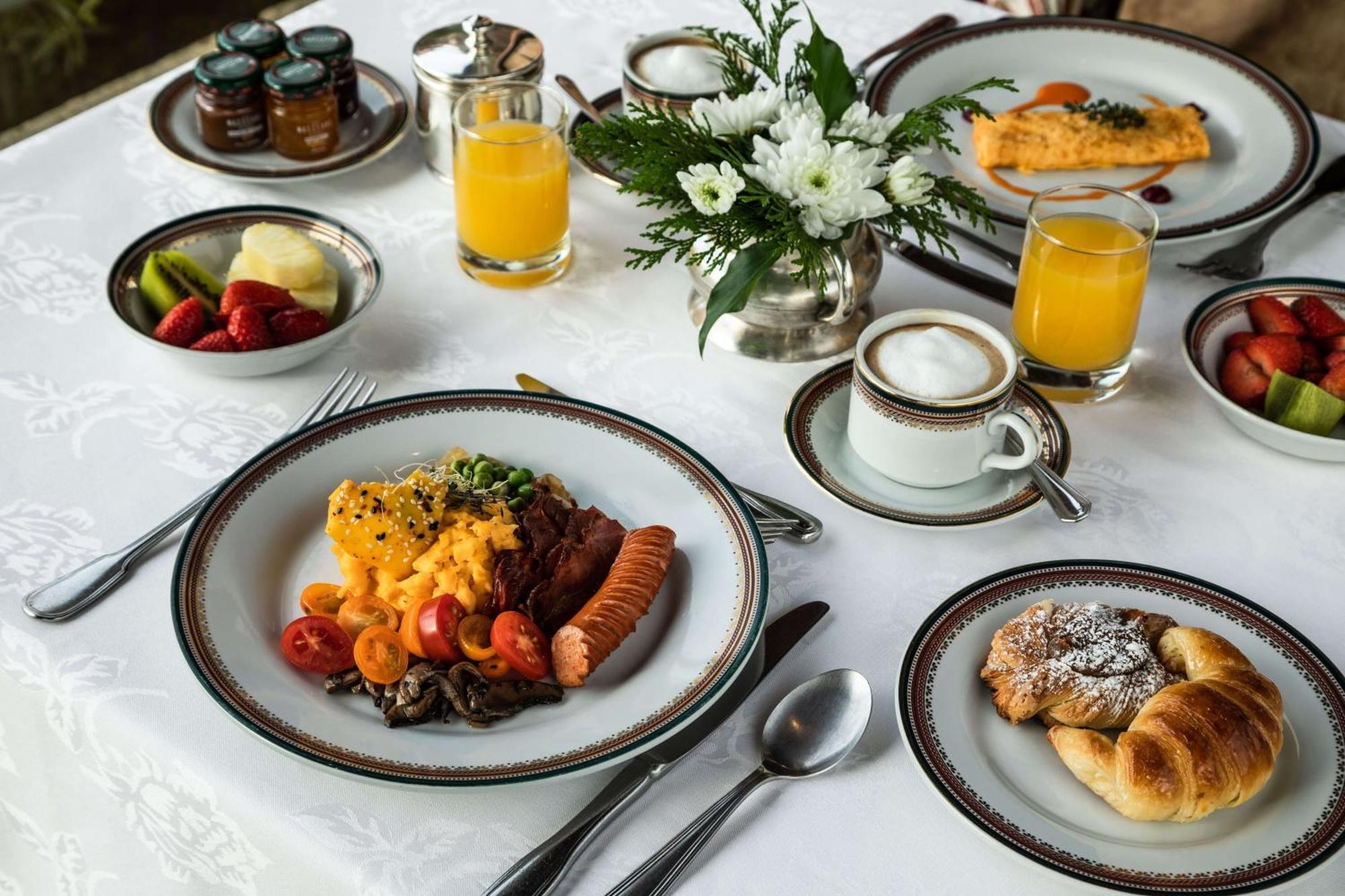 فندق ومنتجع وسبا جولف للاو للاو سان كارلوس دي باريلوتشي المظهر الخارجي الصورة A breakfast table