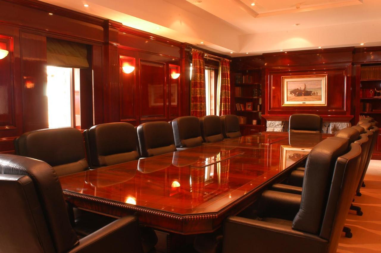 فندق ومنتجع وسبا جولف للاو للاو سان كارلوس دي باريلوتشي المظهر الخارجي الصورة The boardroom of the National Bank of Canada