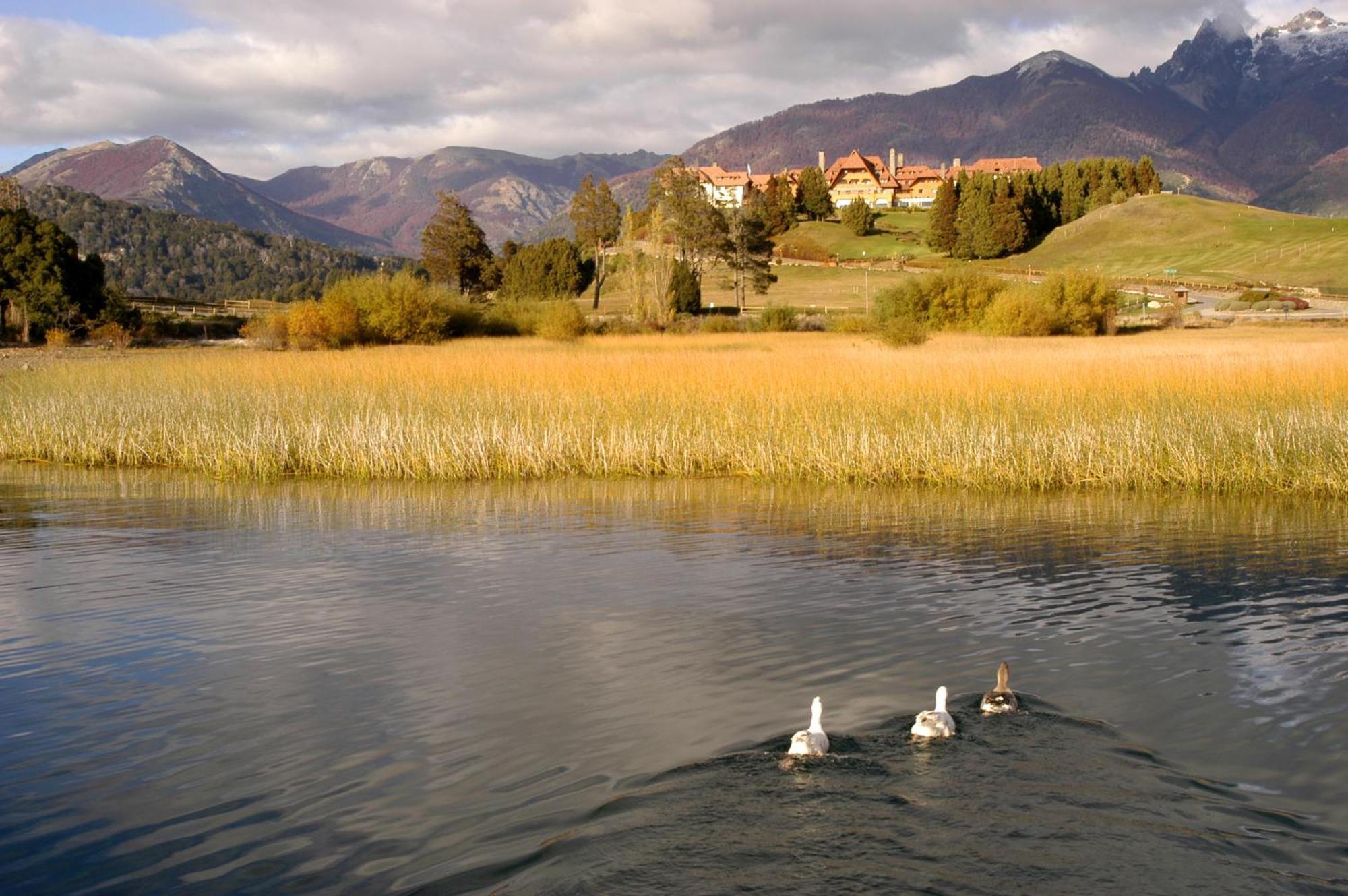 فندق ومنتجع وسبا جولف للاو للاو سان كارلوس دي باريلوتشي المظهر الخارجي الصورة The village of Mont-Saxonnex