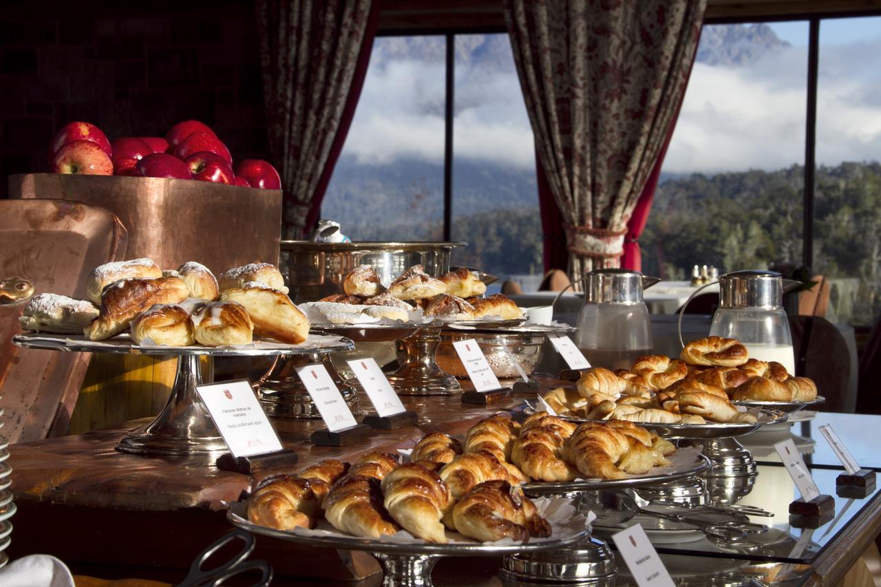 فندق ومنتجع وسبا جولف للاو للاو سان كارلوس دي باريلوتشي المظهر الخارجي الصورة A buffet at a hotel